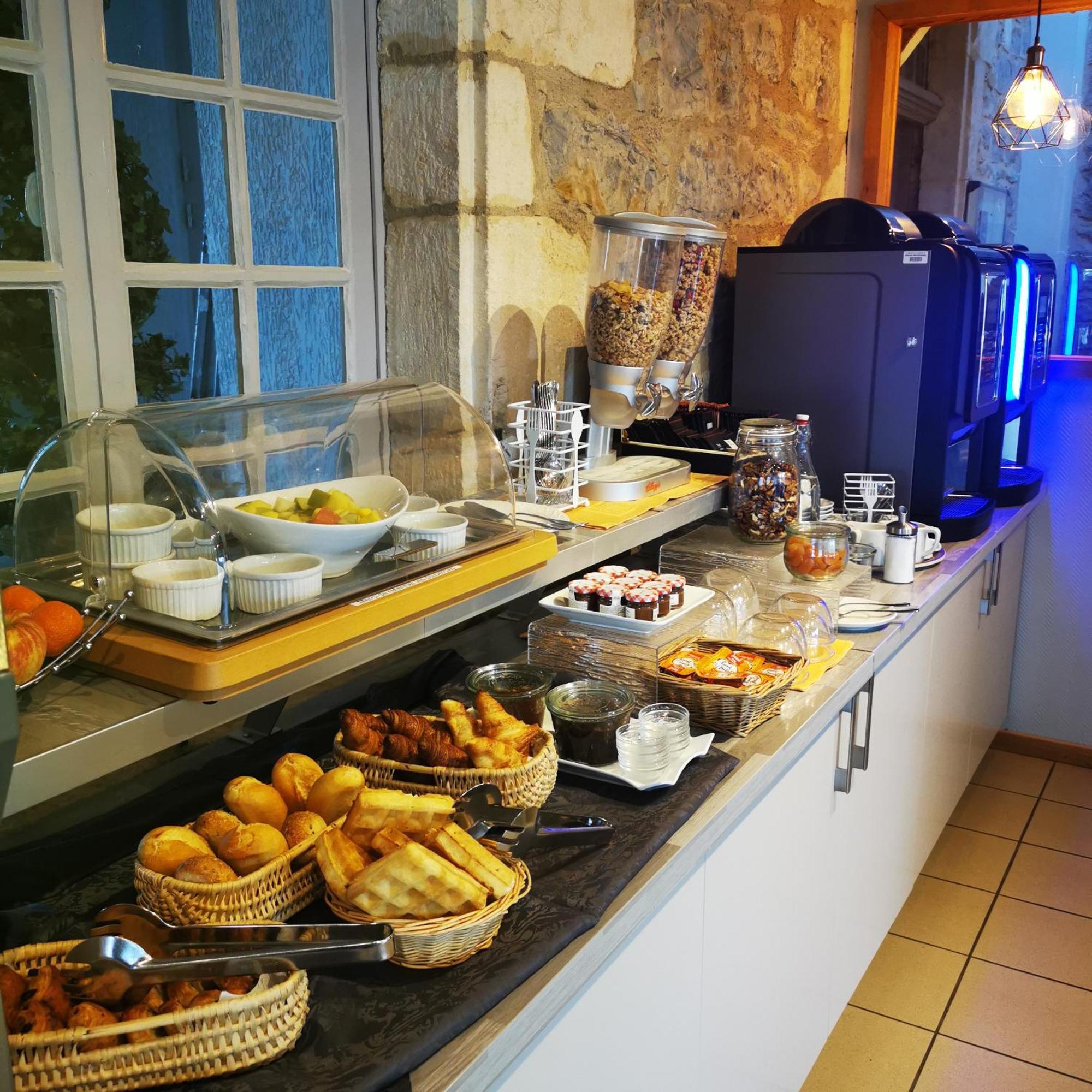 Hotel Du Chateau Alvignac Bagian luar foto